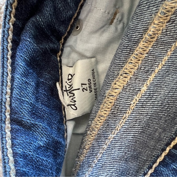 Daytrip Shorts - Picture 3 of 3